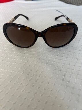 CHANEL Tortoiseshell Sunglasses with Brown Gradient Lenses